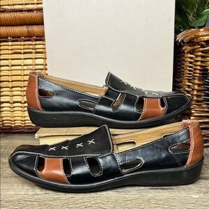Vintage Black and Brown Leather Square Toe Stitched Loafers Size 8